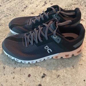 Cloudflow
Rock | Rose
Size: 7 (Women's)
Qty: 1
Price: 139.99 USD